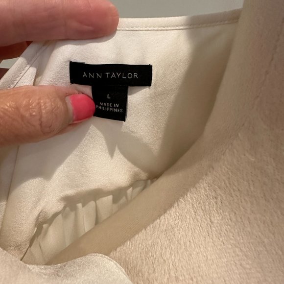 Ann Taylor Ivory Short Sleeve Blouse - Size L - Picture 5 of 5
